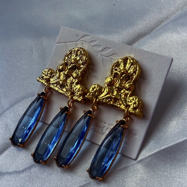 pendientes azules colgantes, pendientes invitada, pendientes boda, pendientes barrocos, pendientes dorados, pendientes llamativos