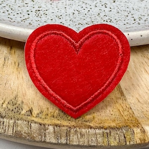 Rood hart geborduurd strijkpatch, rode patches, hart met hittebestendige lijmlaag, Valentijn, liefde, doe-het-zelf versiering.