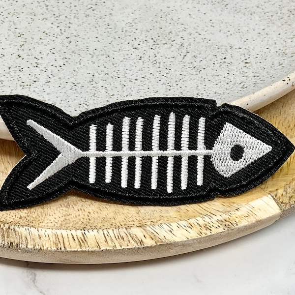 Embroidered IRON ON PATCH Heat Adhesive Fish Bone Pet Animal Patches Adornment Decoration Hole Jeans Doggy Teddy Bear Small Big Black White