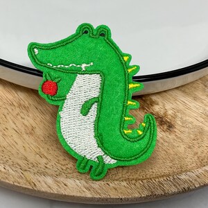 ALLIGATOR Embroidered IRON on PATCH Heat Adhesive Animal Patches Adornment Decoration Big Mend Colorful Badge Wild Applique SewOn Green