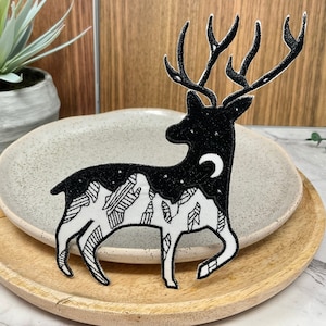 ROE Embroidered IRON on PATCH Heat Adhesive Applique Badge Roe Animal Patches Adornment Decoration Deer Moose Elk Buck Stag Animal Black