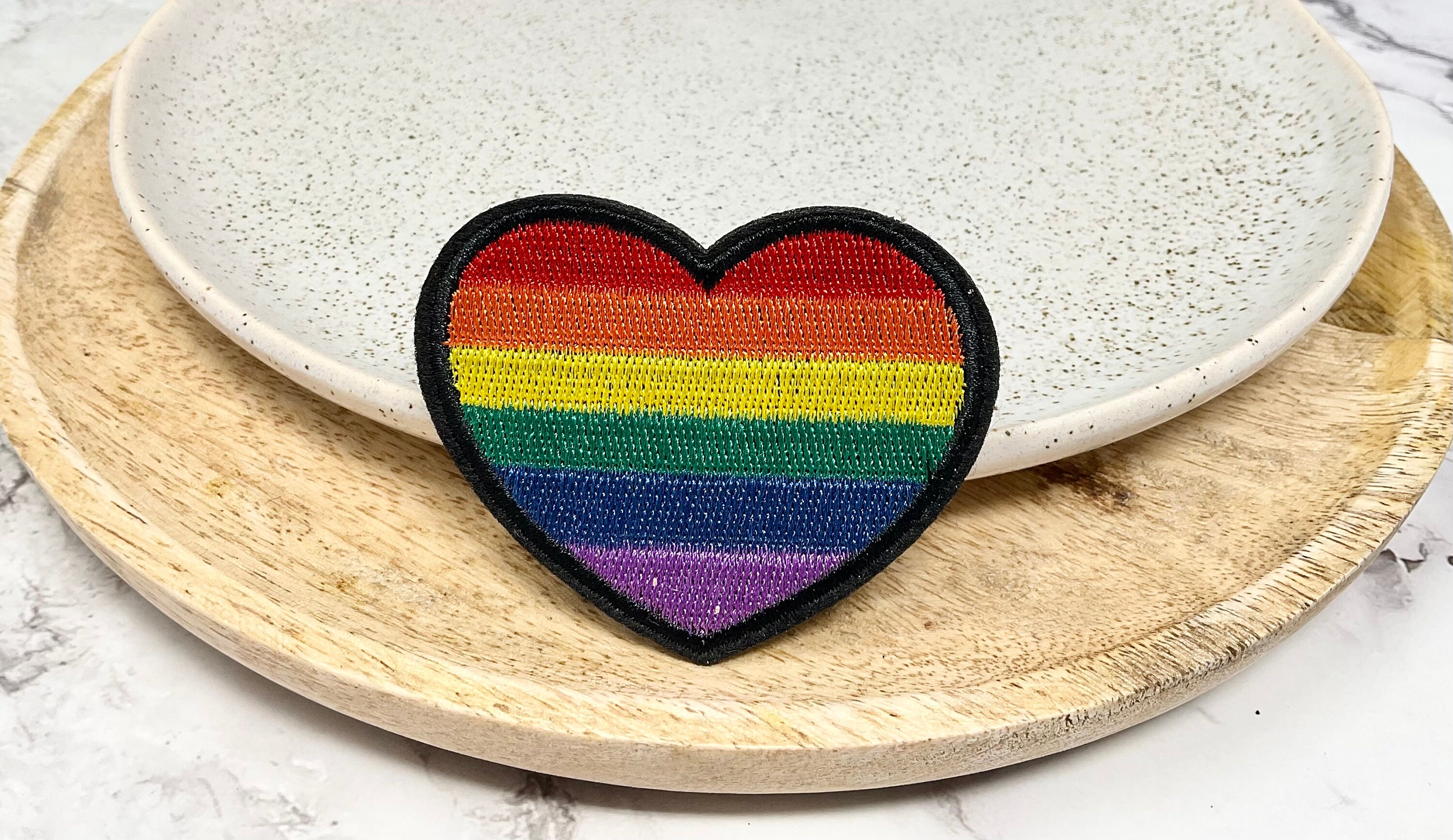 Iron On Patches Rainbow Heart - LGBTQ Pride Embroidered Appliques For Clothes & Jeans Rainbow Pride Heart Embroidered Patches LGBTQ - Foto 5