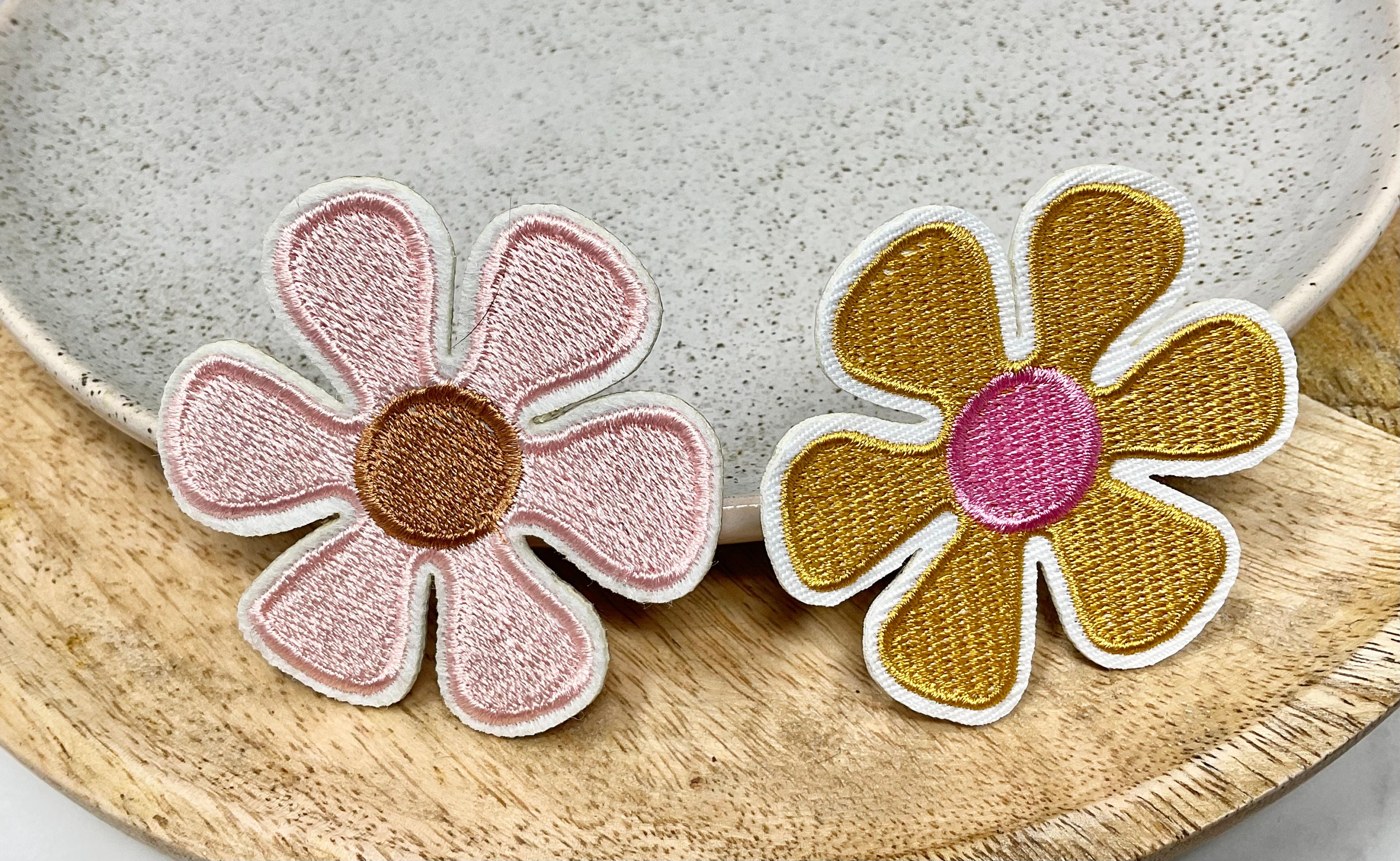 Toppa Patch Fiore Ricamato Termoadesiva O Da Cucire Dimensioni Varie - Foto 2