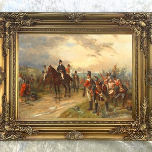 Puede incluir: Pintura antigua enmarcada que representa una escena militar histórica. La obra presenta soldados con uniformes rojos y azules, figuras montadas a caballo y un paisaje detallado con un marco dorado ornamentado.