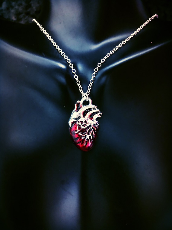 Amazon.com: Red Heart Rose Thrones Goth Pendant Alchemy Punk Gothic  Heavy-duty Necklace : Clothing, Shoes & Jewelry