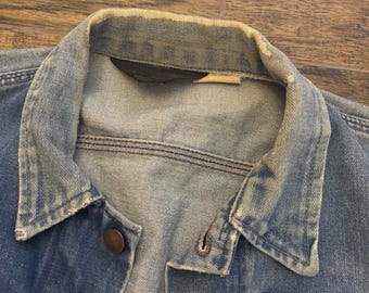 Vintage Wrangler 70’s Denim Trucker Jacket Size 42 Large Distressed Blue 126MJ