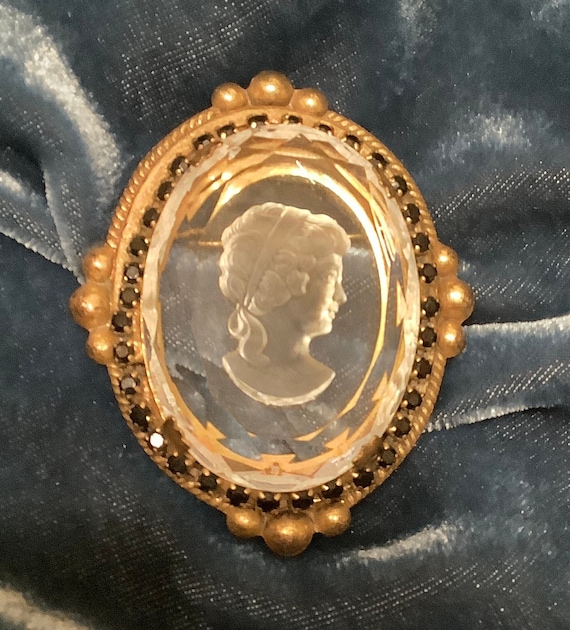 Clear Glass Cameo brooch pendant, Etched, faceted… - image 9