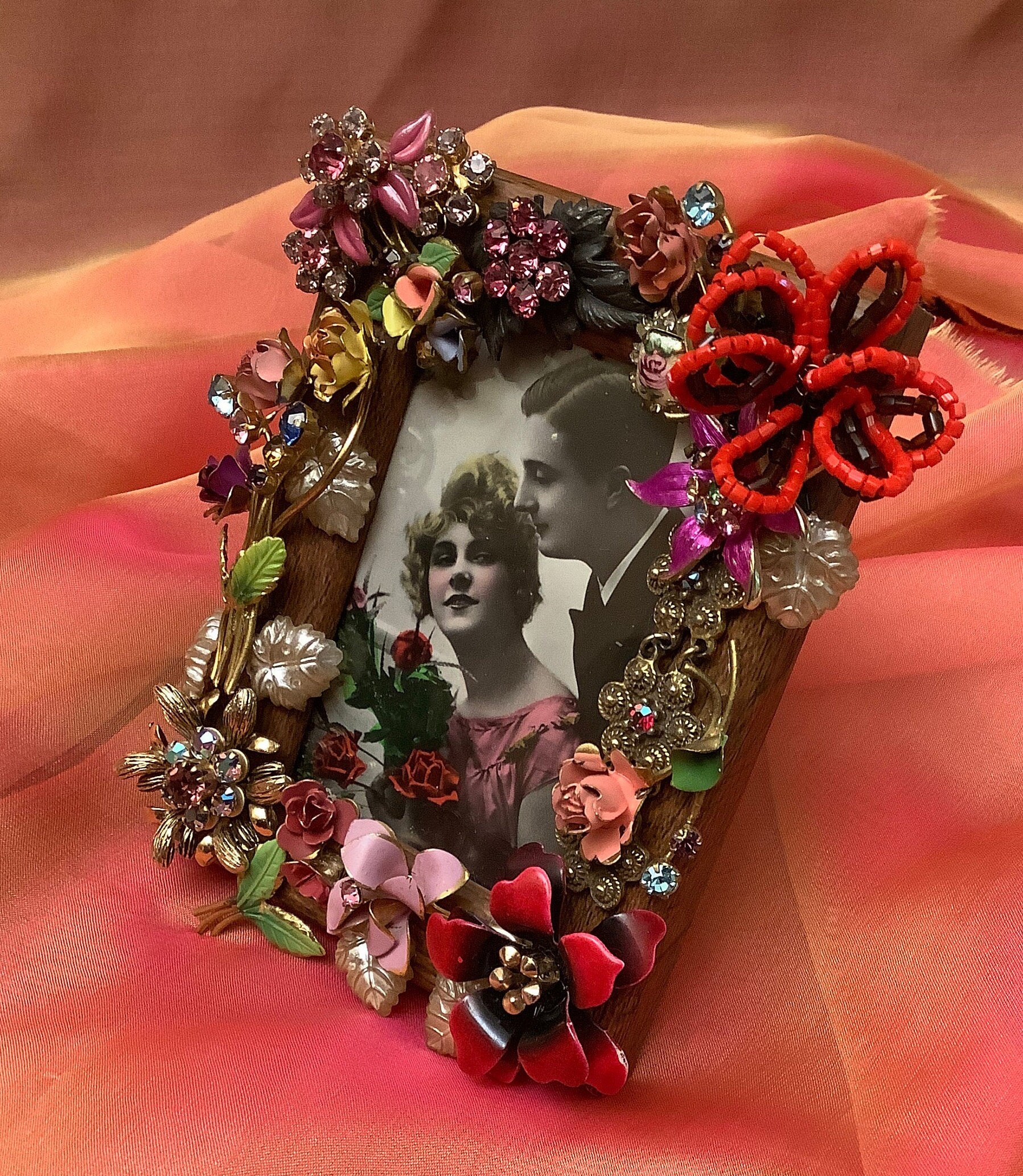 人気新品入荷 Romantic Couple, Jeweled Frame, 2 アクセサリー