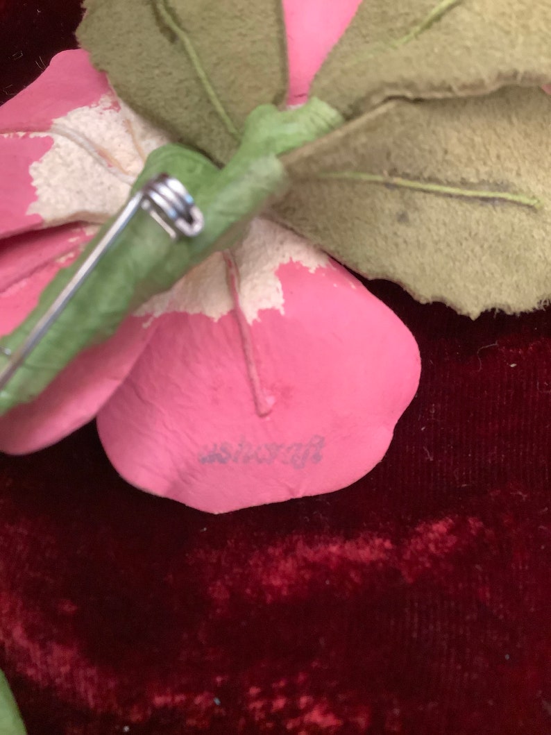 Mid-Century Dogwood Flowers Stamped Ashcraft Costume 1940/'s Rose Pink Jewelry Set ca Vintage Leather Flower Pin /& Clip Earrings