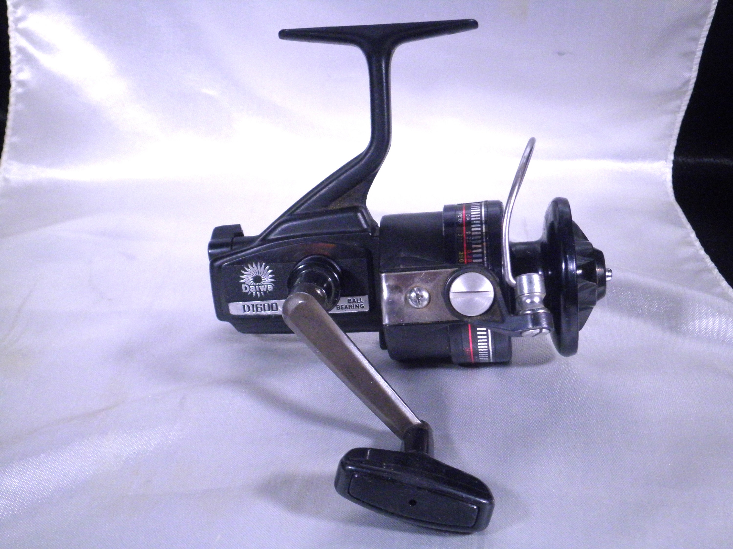 Vintage Daiwa Spinning Fishing Reel D 1600 