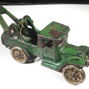 Antique 1920s Arcade Cast Iron Toy Tow Truck
