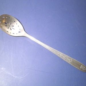 Antique Community Plate 1921 Pierced Grosvenor Relish Olive Spoon
