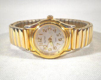 Pieve Nicol Women's Wristwatch with Quartz Movement