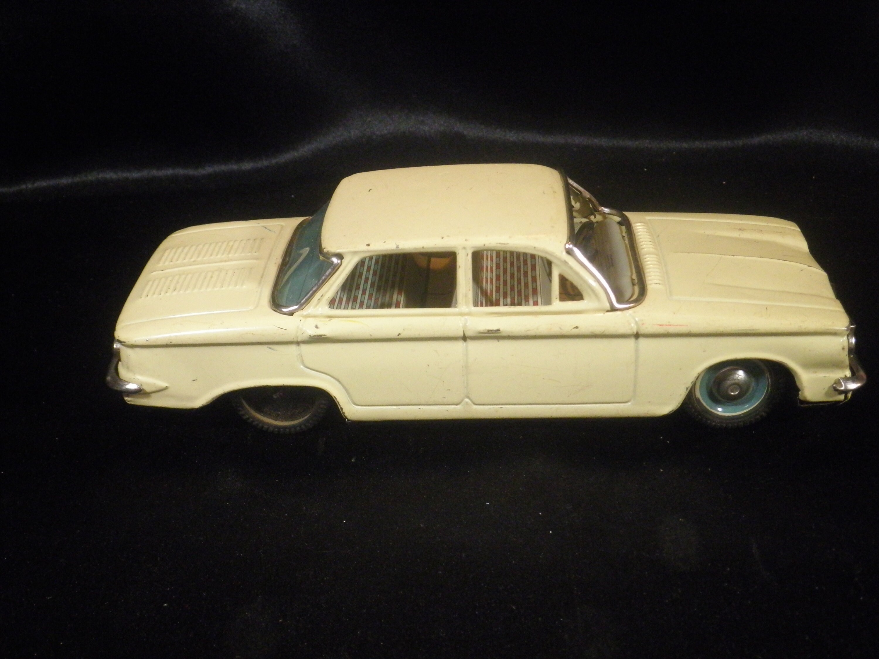 Dinky Toys 552 - CHEVROLET Corvair, Vert fonce, Afrique du Sud, 1:43 Atlas - Collection