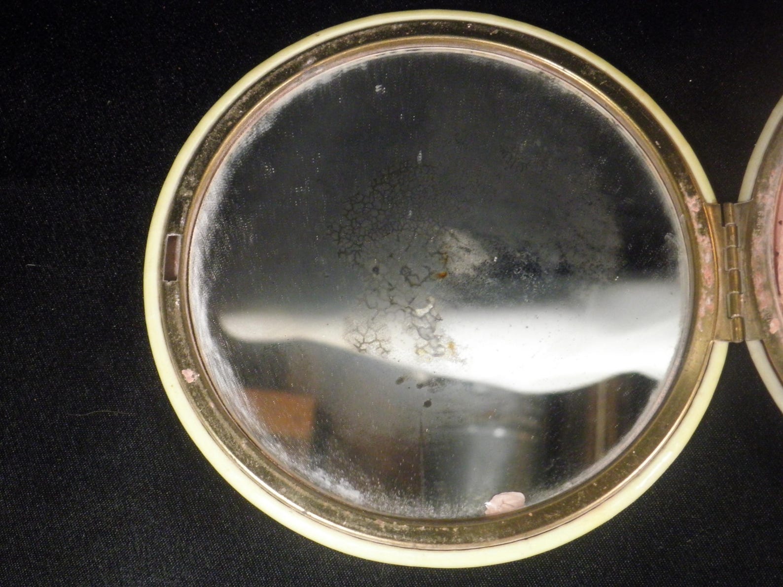 Large Vintage 1930s Rex 5th Avenue Celluloid Roses Flapjack Powder ...