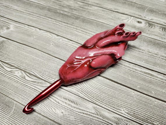 Anatomical Heart Crochet Hook: Ergonomic Resin Handle