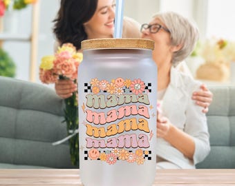 Mama Frosted Can Glass Tumbler: Mamma Kaffekopp med Bambulock