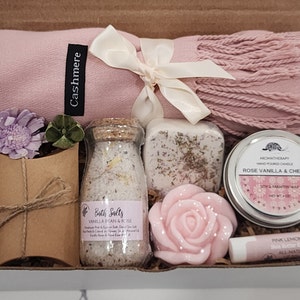 Holiday gift box, Mother's Day gift, hygge gift, Cozy Gift Box, sending a hug, gift box for women, care package for her, thank you gift