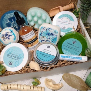 Natural Spa Gift Box, Aromatherapy Candle, Himalayan Salt Scrub