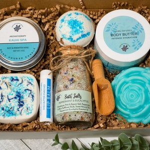 Christmas Gift, Holiday Gift Box, Spa Gift Set Organic, Relaxation Gift for Women, Self-care Package, Natural Spa Box,  Personalized Gift.