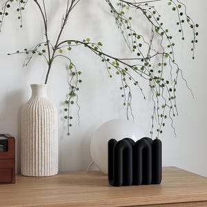 Wavy Laptop Stand | Sculptural 3D Printed Desk Organizer | Modern MacBook Dock black