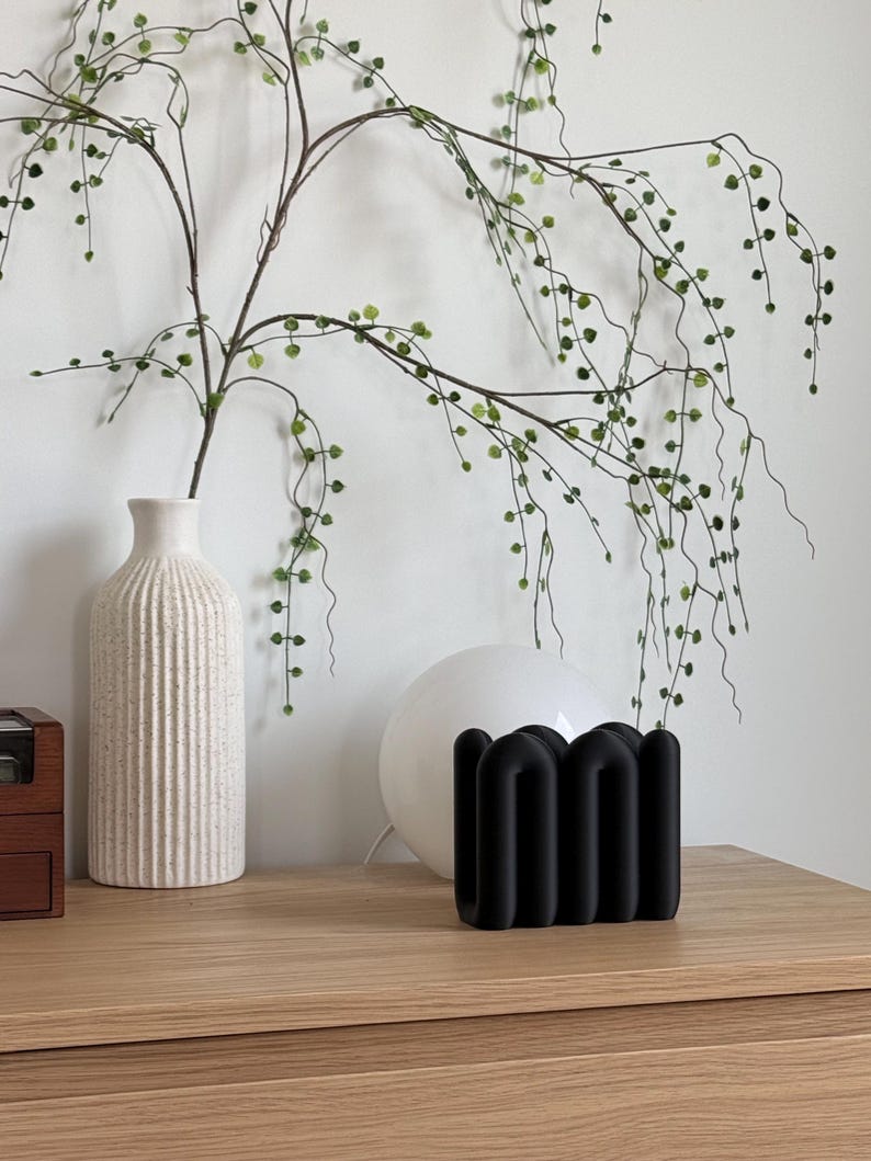 Wavy Laptop Stand | Sculptural 3D Printed Desk Organizer | Modern MacBook Dock black