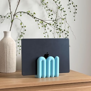 Wavy Laptop Stand | Sculptural 3D Printed Desk Organizer | Modern MacBook Dock light blue