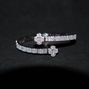 Luxsy Clover Bangle - 18K White Gold