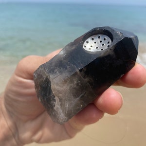 Tubos de cristal de ponta de quartzo esfumaçados esculpidos à mão nos EUA Cristais da mais alta qualidade Peça de tigela Gema única e impressionante Varinha de pedra única