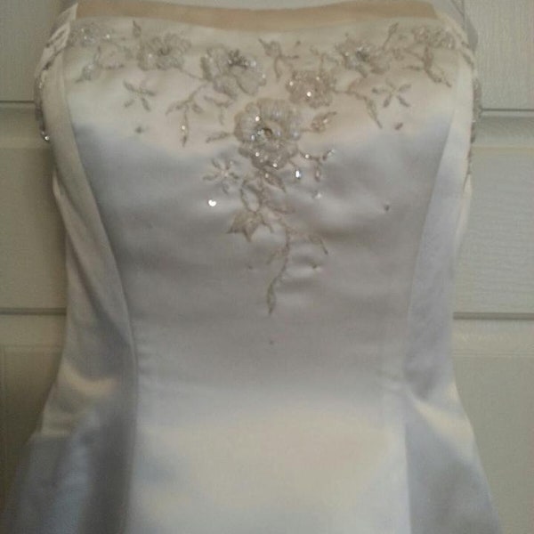 Oleg Cassini CU 100 Size 16 Wedding Gown