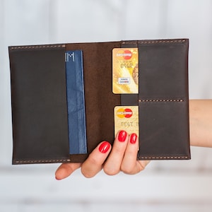 Lederpasshülle für Ihn, Passhülle personalisiert, Handgefertigte Passhüllen, Passhülle, Passhülle mit Kartenfächern