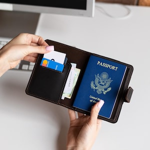 Carteira de couro para passaporte feminina, Porta-passaporte personalizado, Capa para passaporte de viagem, Porta-passaporte personalizado, Capa para passaporte de couro com fecho de pressão