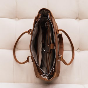 Große Leder Arbeitstasche Frauen, Große Schultertasche Frauen, Reisetasche Frauen, Tasche mit Trolley ärmel, Laptoptasche Frauen, Tote Handtasche aus Leder Bild 10