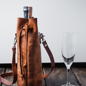 Leather bottle bag, Leather bottle holder, Custom bottle bag, Water bottle holder with strap, Wine bottle carrier, Whiskey bottle bag