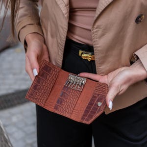 レザーキーオーガナイザー、レザーキーウォレットホルダー、7つのキー用レザーキーホルダーケース、手作りキーホルダーポーチ、レザーキーフォブカバー