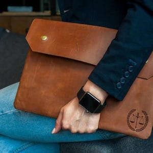 Portadocumentos de piel para abogados, regalo para abogados, carpeta de portafolio legal personalizada, regalo de graduación de la facultad de derecho, carpeta de archivos grabada