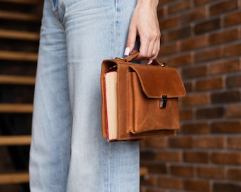 Leder Buchtasche Schulter, Buchhülle mit Griff, Buchhülle mit Taschen, Personalisierte Buchhülle mit Schultergurt, Büchertragetasche