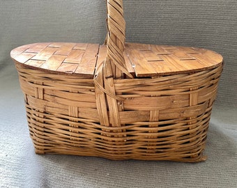 Vintage Wicker Picnic Basket with Wooden Lid