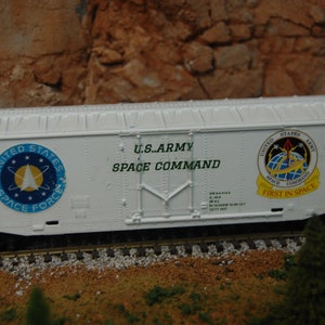 HO scale US Army Space Command box car