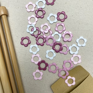 Large Flower Stitch Markers for Knitting Needles Set of 32 Seamless Rings Bild 7