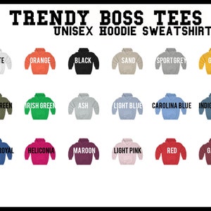 K&ouml;nnte beinhalten: Eine Tabelle mit 18 verschiedenen Farboptionen f&uuml;r Unisex-Hoodies. Die Farben umfassen Wei&szlig;, Orange, Schwarz, Sand, Sportgrau, Gold, Milit&auml;rgr&uuml;n, Irischgr&uuml;n, Asche, Hellblau, Carolina-Blau, Indigoblau, K&ouml;nigsblau, Heliconia, Rotbraun, Hellrosa, Rot und Granat.