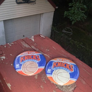 Vintage 80-tals New York Knicks-nål