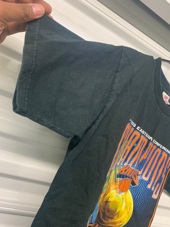 Vintage 90s Knicks T-shirt: 1999 NBA Finals Champions (boys XL