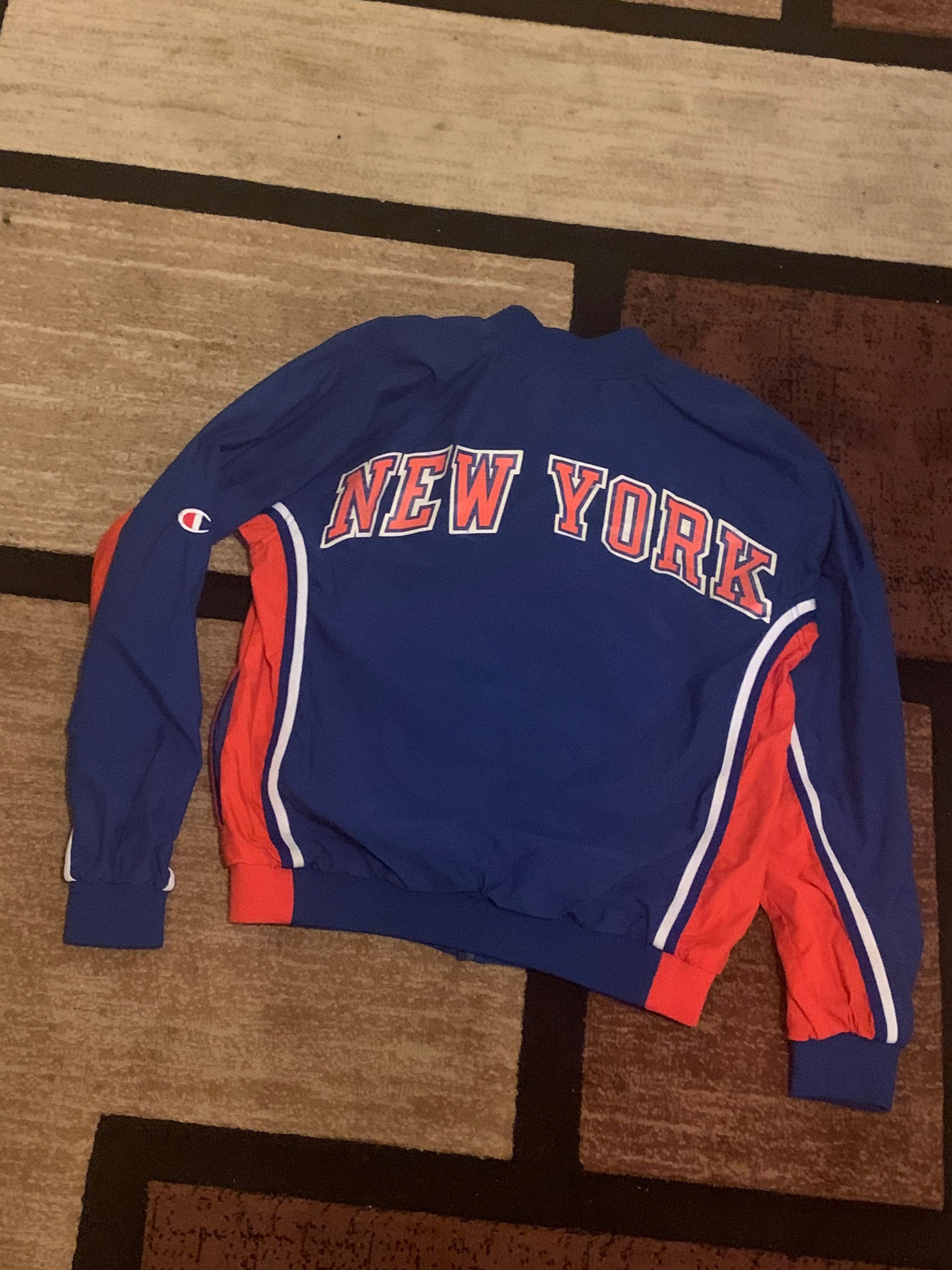 Vintage 80s/90s Champion New York Knicks NBA Sweatshirt, Men's Fashion,  Coats, Jackets and Outerwear on Carousell