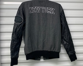 Vintage 2000’s New York Knicks Suede Varsity Jacket Kids Size XL 18-20