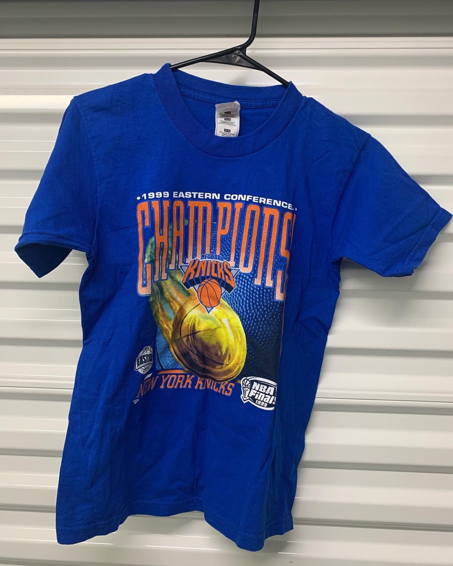 Vintage 90s Knicks T-shirt: 1999 NBA Eastern Conference Champions