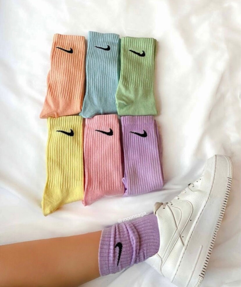 Calzini Nike pastello tinti a mano personalizzati calzini | Etsy Italia