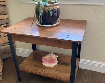 Reclaimed Pallet Wood Side Table with metal legs