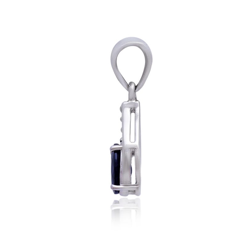 Handgjort hänge i sterlingsilver med blå safir – zirkondetaljer bild 3