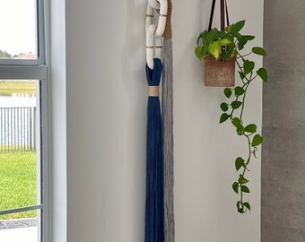 Decoración de cadena de mármol // Colgante de pared de macramé // Arte de fibra // Pared pequeña // Decoración contemporánea // Colgante de pared envuelto // Decoración con acentos dorados //